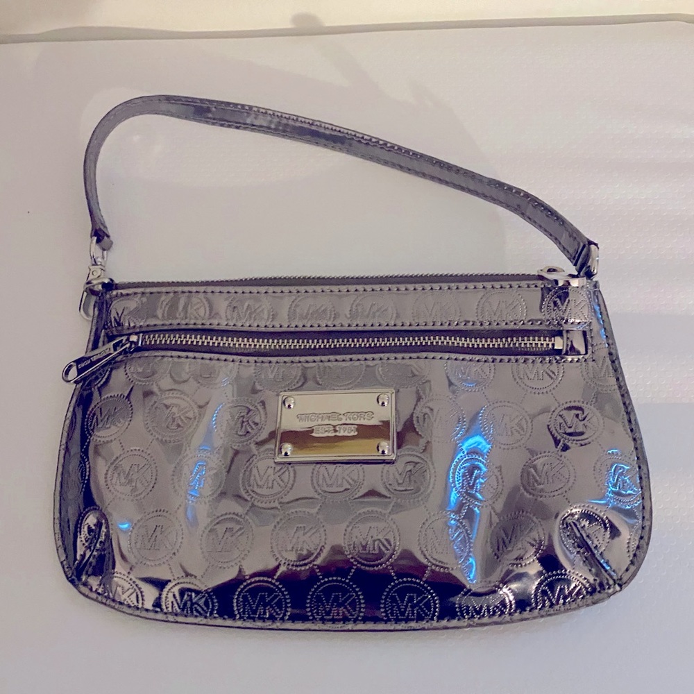 Michael KORS Wristlet.  EUC. Silver/Pewter